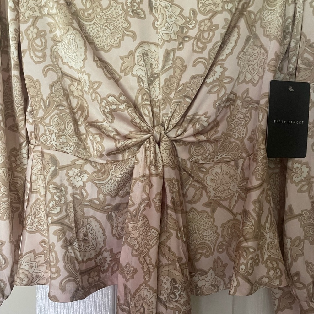 Women satin Long sleeve Top,  Fifty Street Medium New - Picture 3 of 3